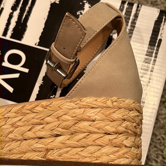 Dolce Vita Espadrilles 9 👠 - Picture 6 of 7